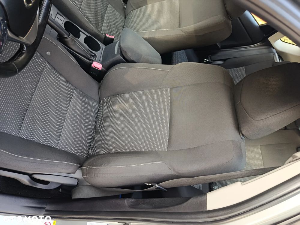 Toyota Auris 1.8 HSD Luna - 13