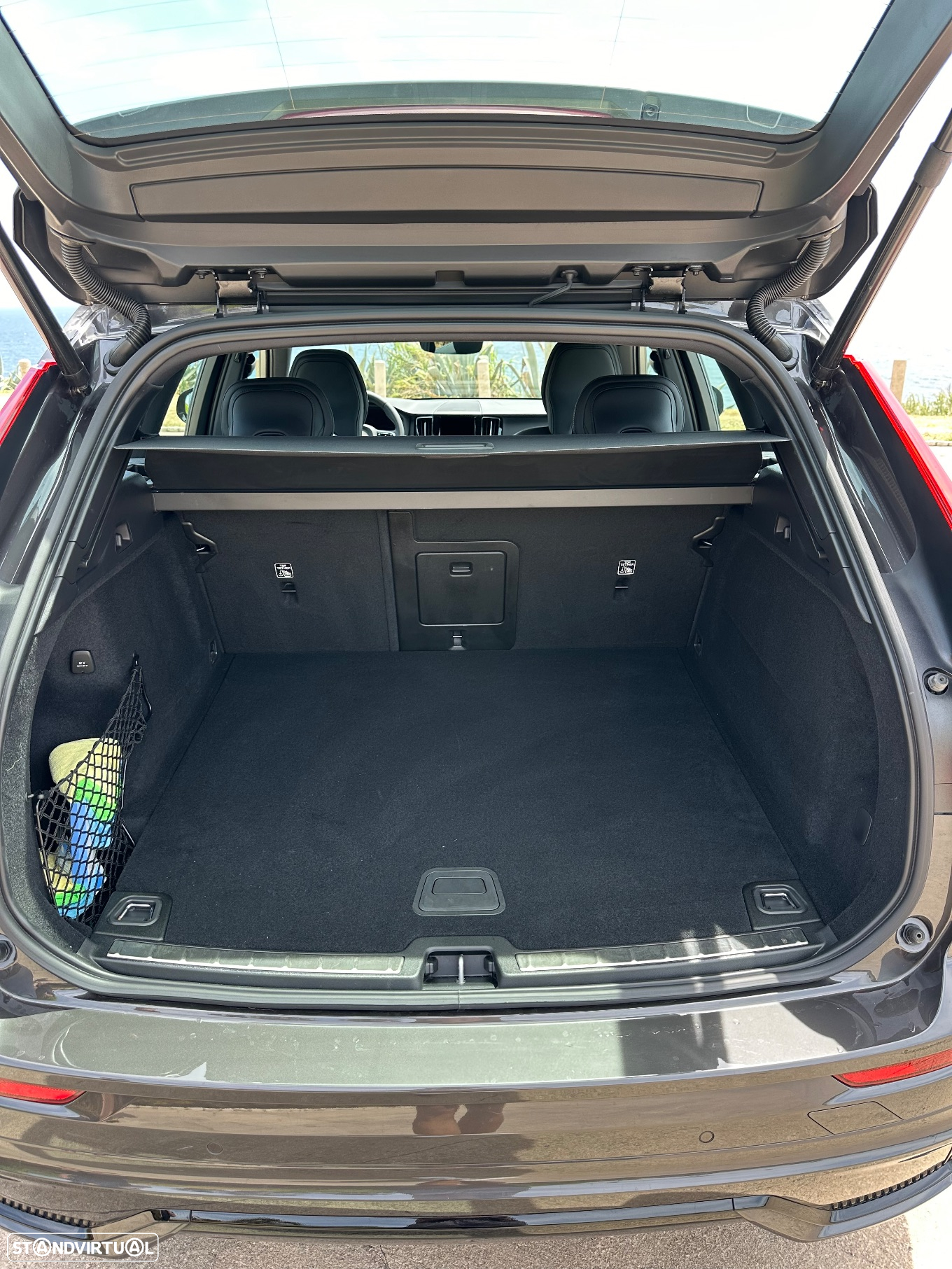 Volvo XC 60 2.0 B4 R-Design Geartronic - 32
