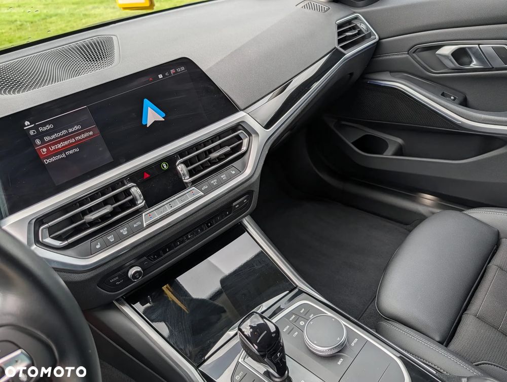 BMW Seria 3 330d xDrive MHEV - 16
