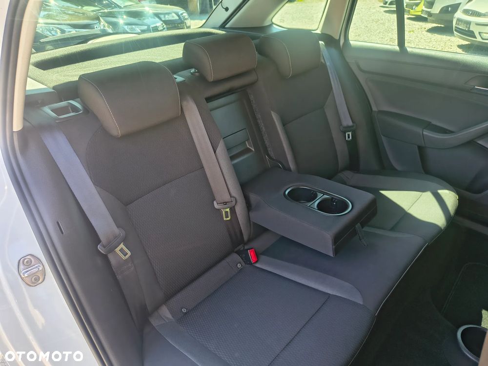 Skoda RAPID 1.2 TSI Elegance Green tec - 25