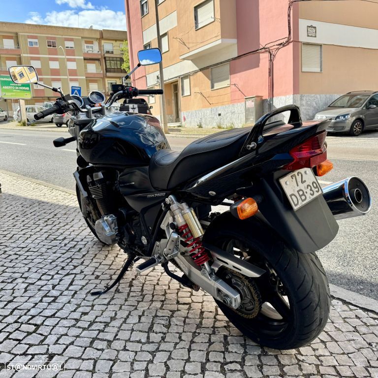Suzuki GSX 1400 - 16