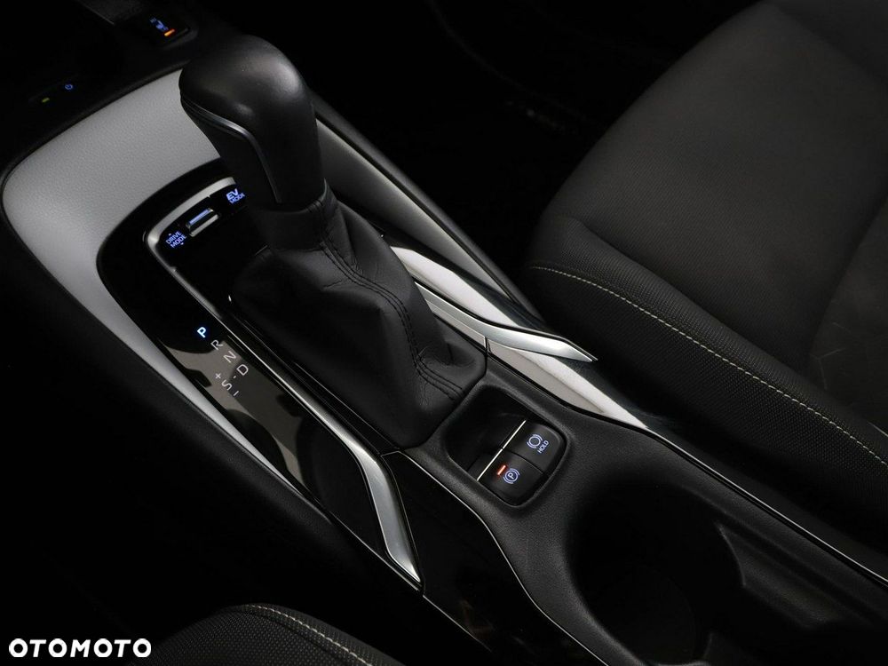 Toyota Corolla 2.0 Hybrid Executive - 28