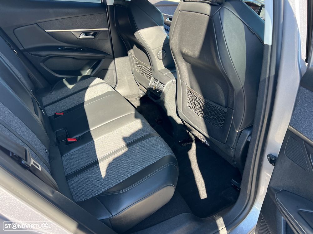 Peugeot 3008 1.5 BlueHDi Allure - 26
