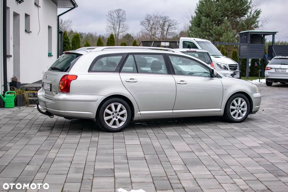 Toyota Avensis - 17