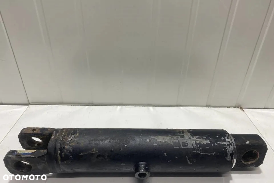 SIŁOWNIK TYLNIEGO PODNOŚNIKA CASE - CS94 CS86 - 155700733033 - 5