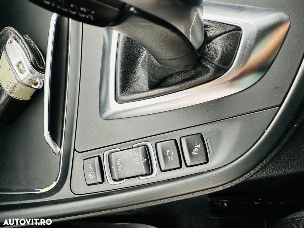 BMW Seria 3 320d xDrive AT - 13