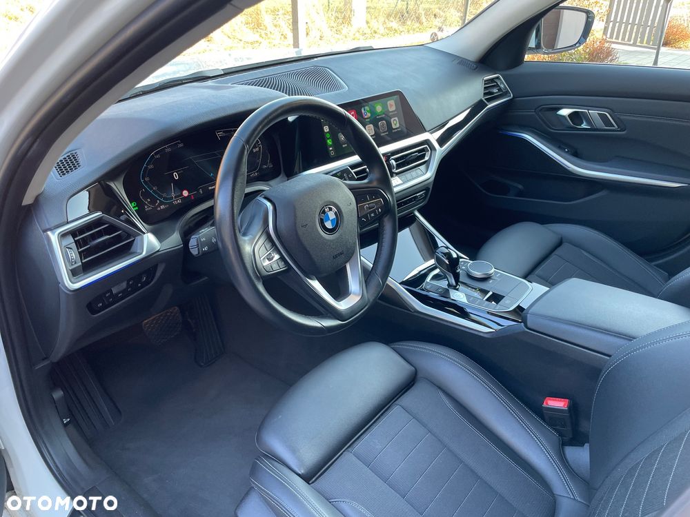 BMW Seria 3 320d xDrive mHEV - 9