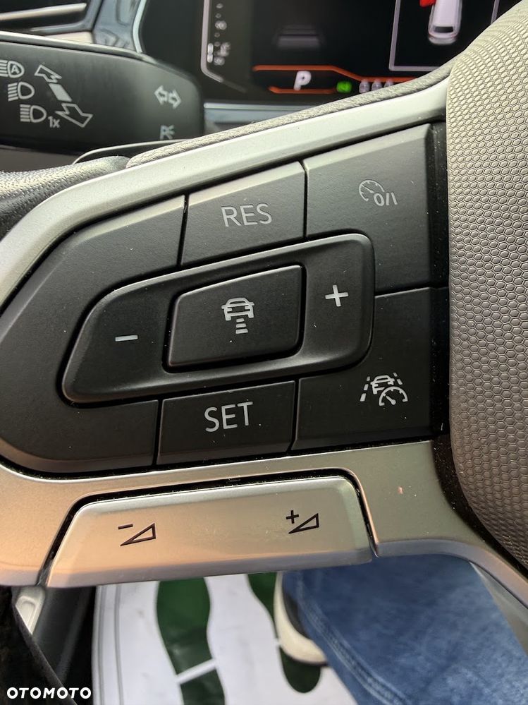 Volkswagen Passat 2.0 TSI Elegance DSG - 24