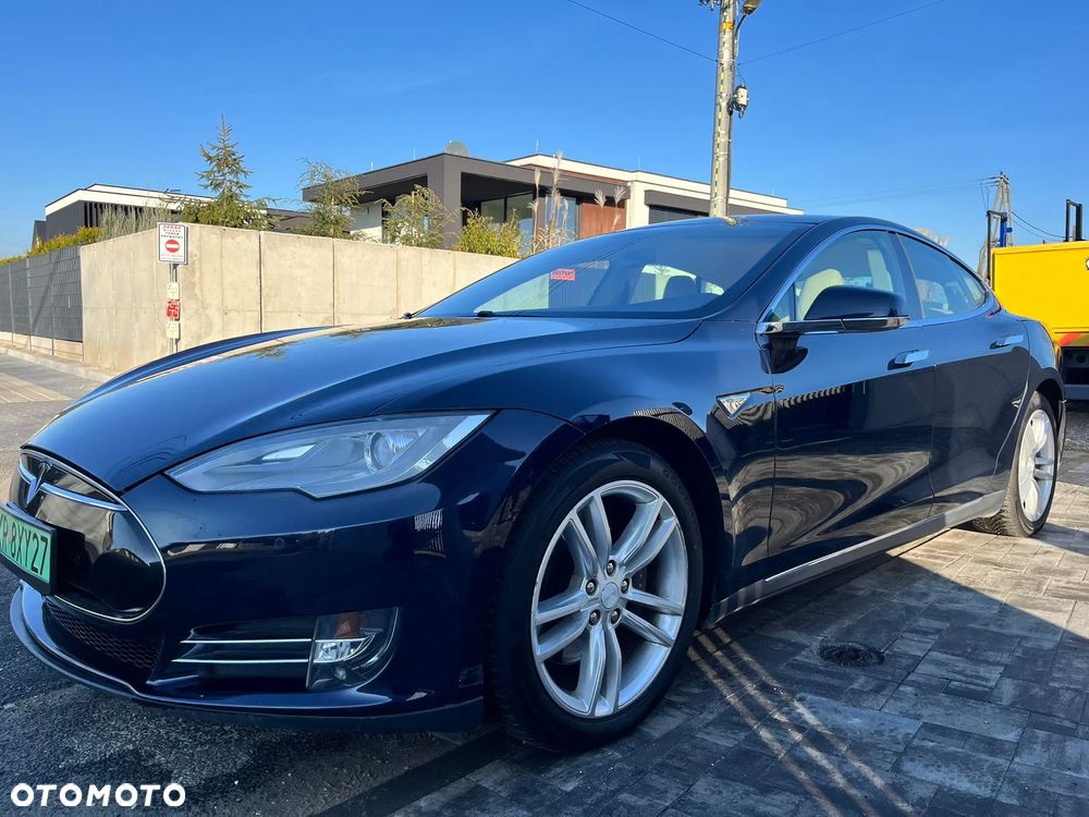 Tesla Model S - 1