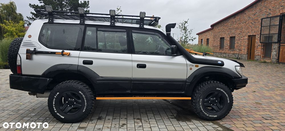 Toyota Land Cruiser - 4