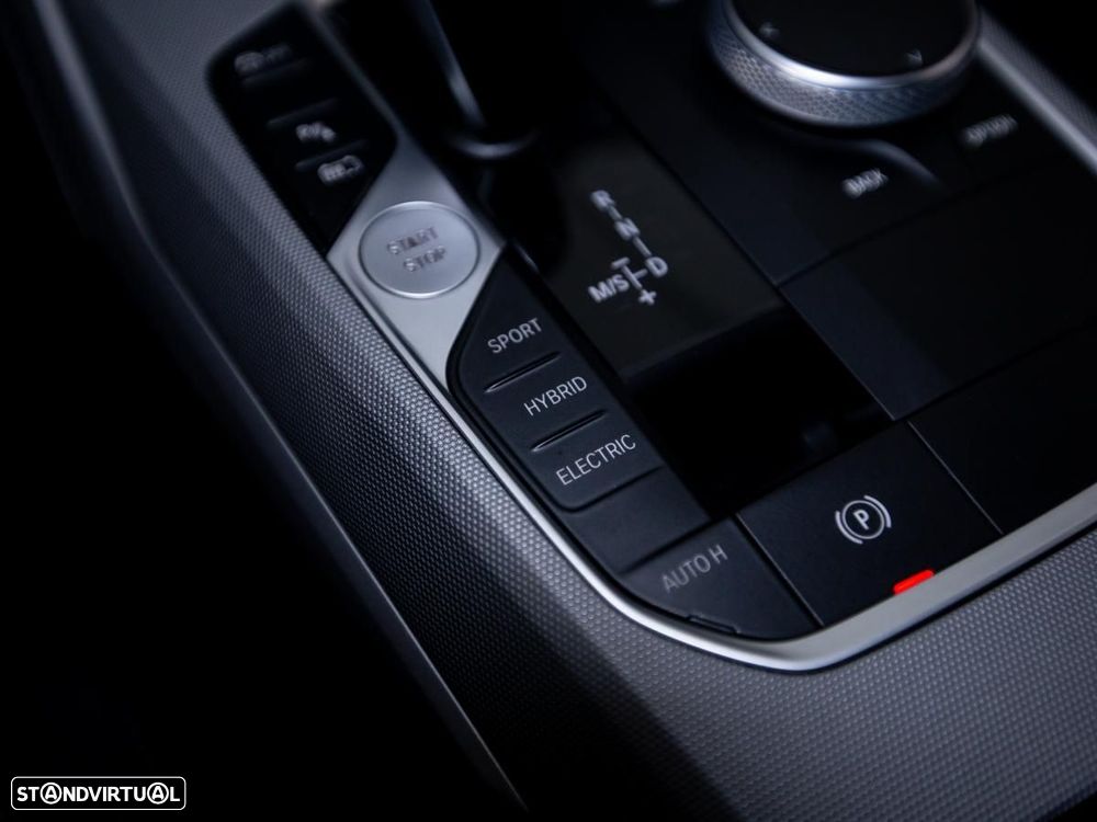 BMW 320 e Touring Corporate Edition Auto - 19