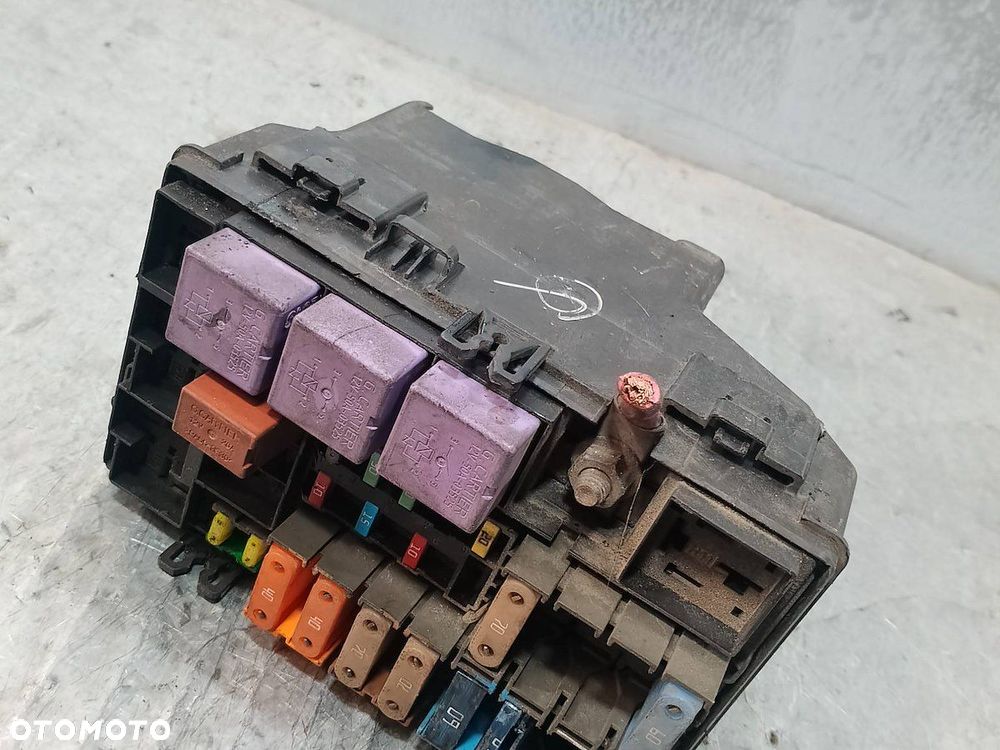 SKRZYNKA BEZPIECZNIKÓW RENAULT ESPACE IV 8200453771   P5RDGA048 2.2 DCI - 2