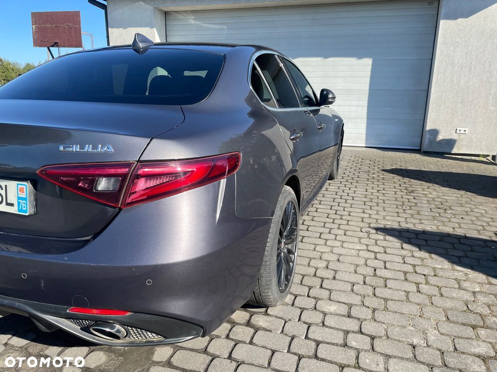 Alfa Romeo Giulia 2.2 AT8-Q4 Veloce - 6