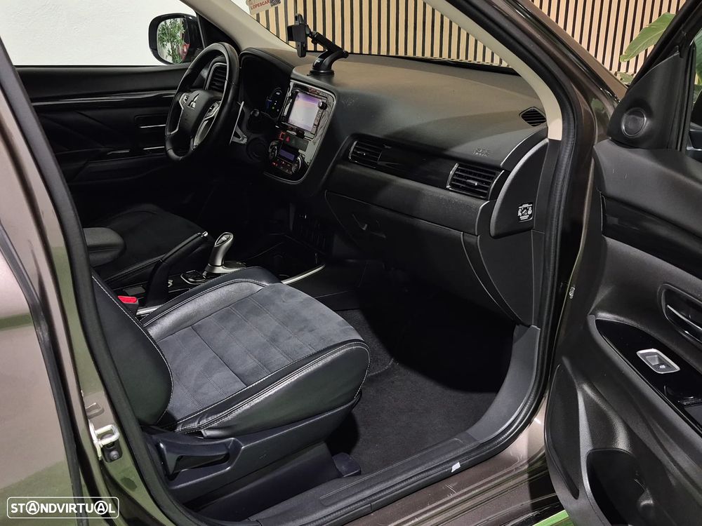 Mitsubishi Outlander 2.0 Instyle Navi - 33