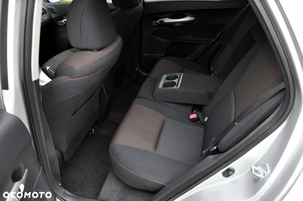 Toyota Auris - 10