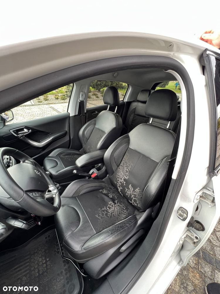 Peugeot 208 1.6 e-HDi Allure STT - 12