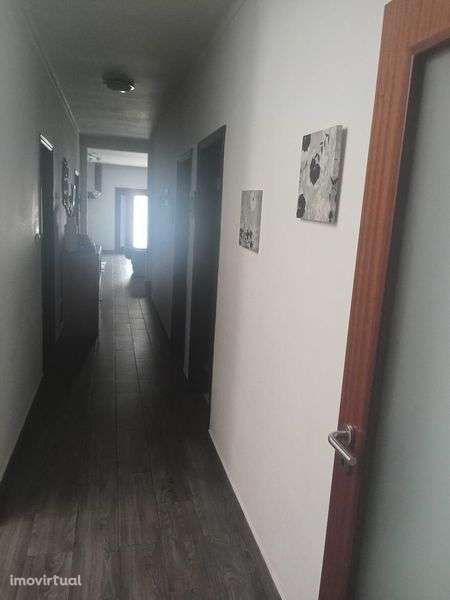 Vende- se moradia T4+1 situado no Crato. - Grande imagem: 4/11