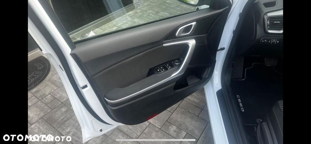 Kia Ceed 1.5 T-GDI DCT7 (48V M-H) Ultimate Edition - 29