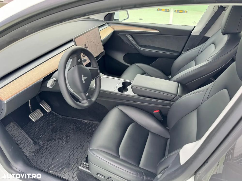 Tesla Model Y AWD Long Range - 11