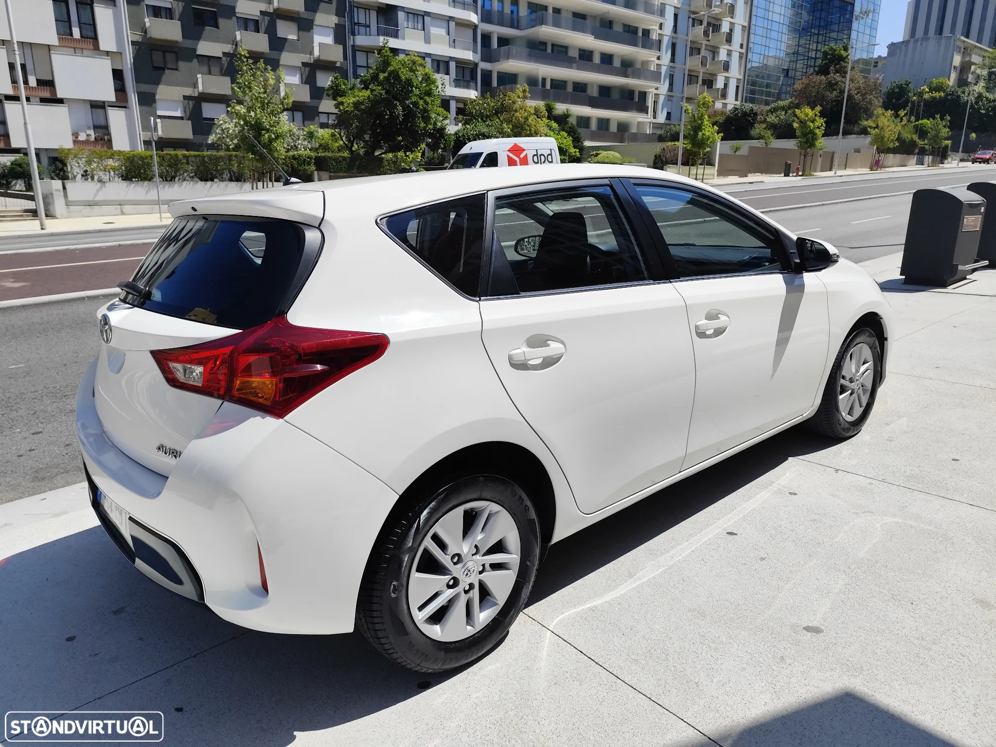 Toyota Auris 1.4 D-4D Comfort+J16+Navi - 8
