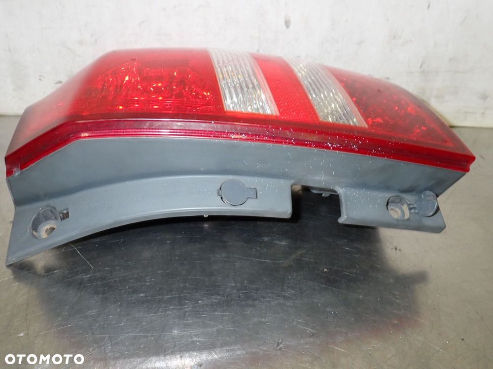 LAMPA PRAWA TYLNA KIA CEED - 3