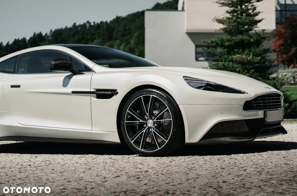 Aston Martin Vanquish Standard - 14