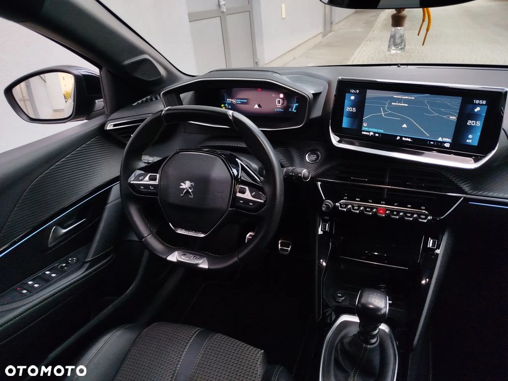 Peugeot 208 PureTech 100 GT - 12