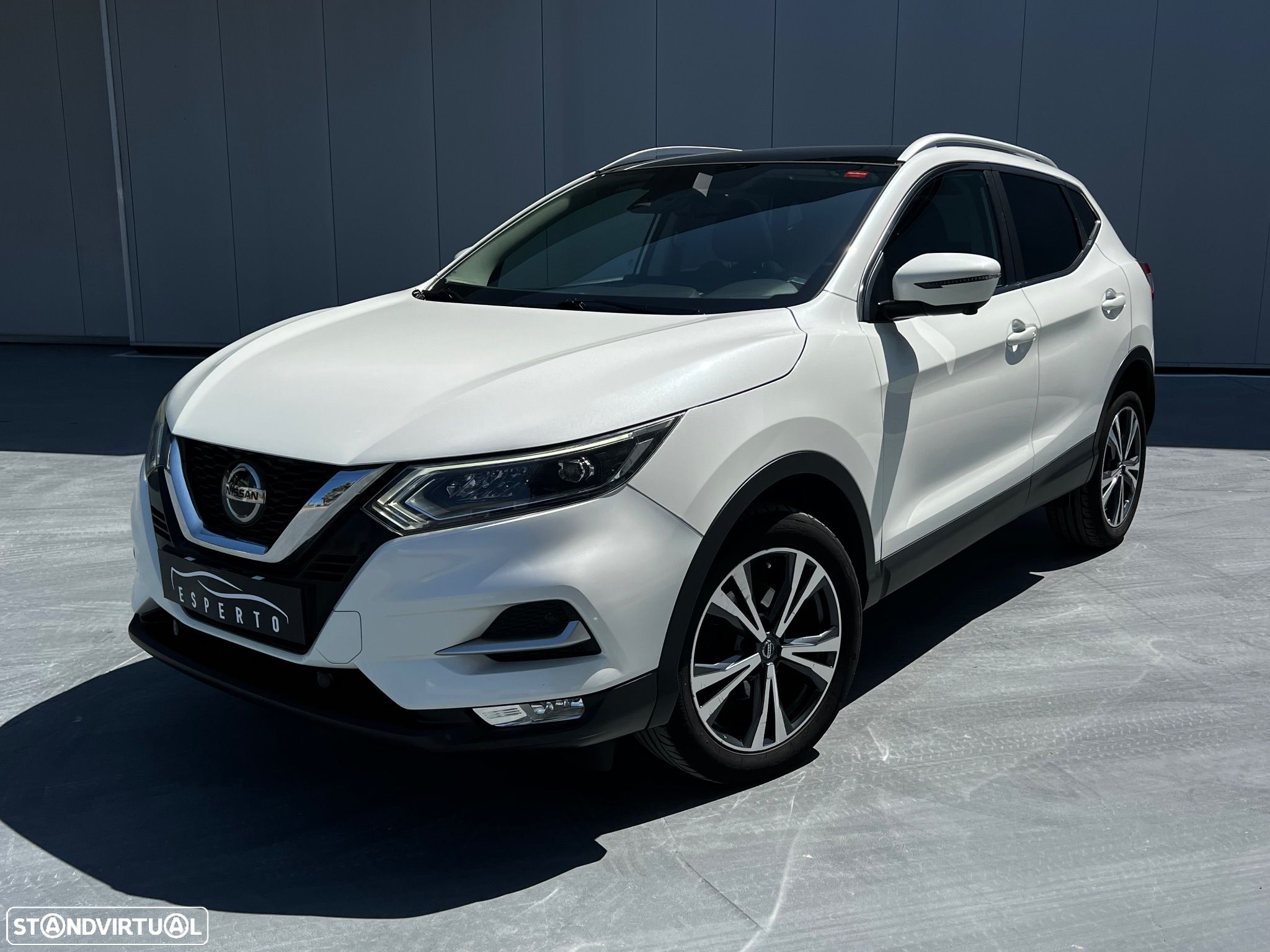 Nissan Qashqai 1.5 dCi N-Connecta J18+Led - 1