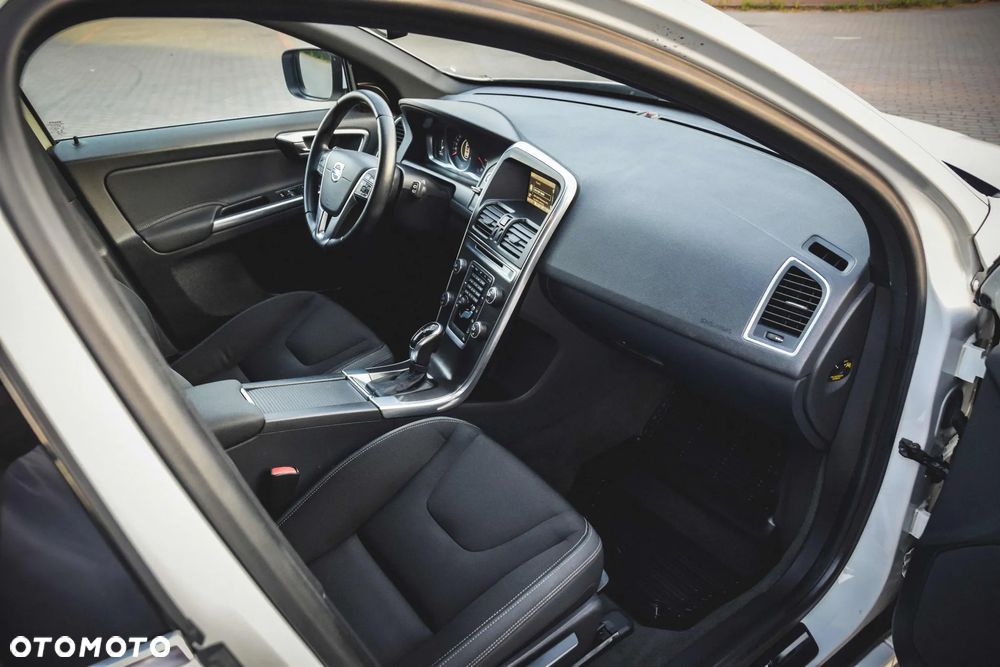 Volvo XC 60 2.4D AWD Momentum - 30