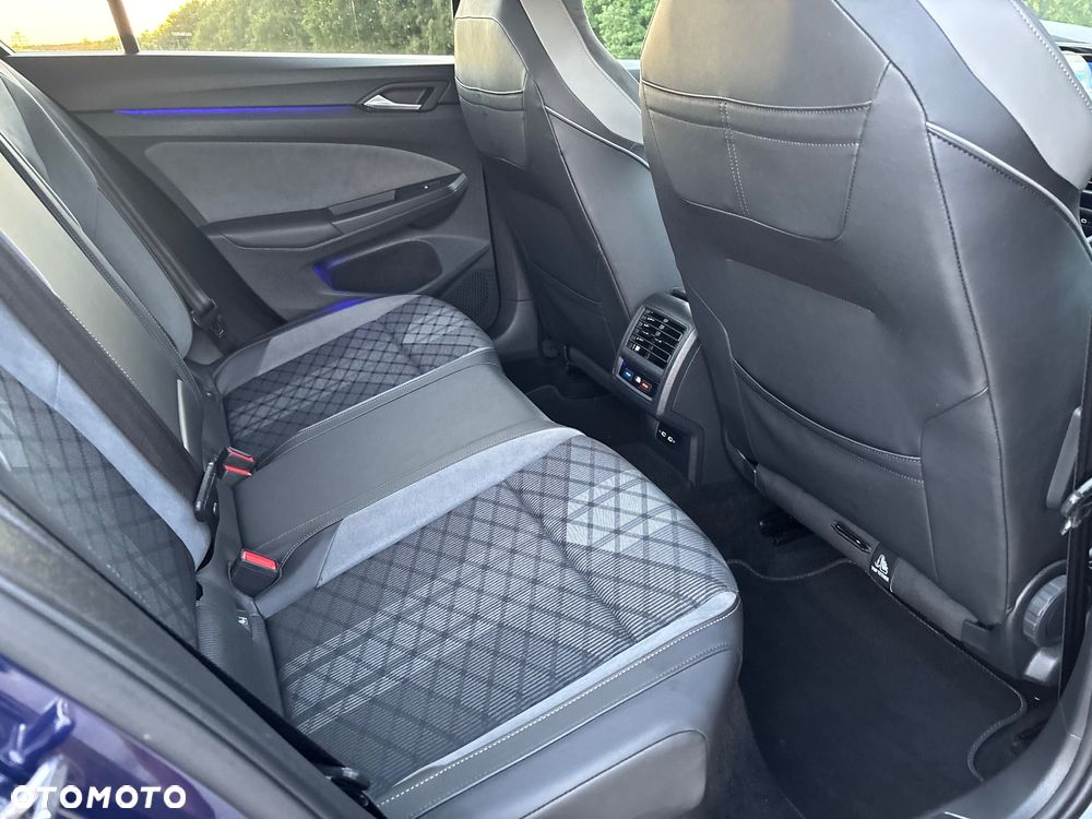 Volkswagen Golf 1.5 eTSI OPF DSG R-Line - 35