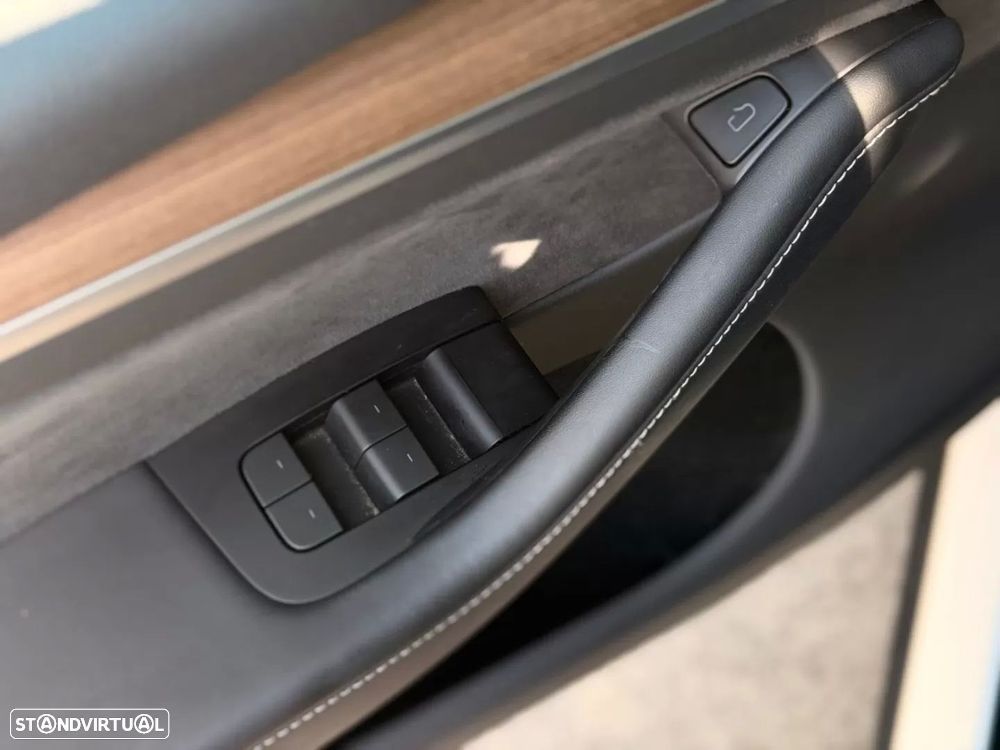 Tesla Model Y Standard - 9