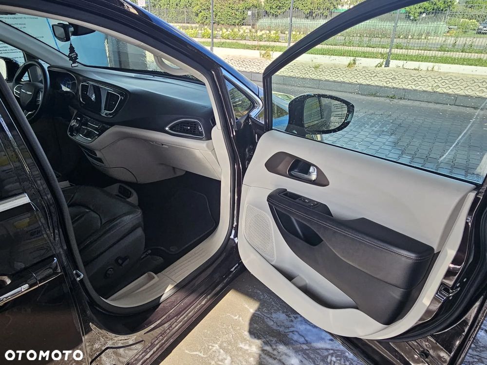 Chrysler Pacifica - 14