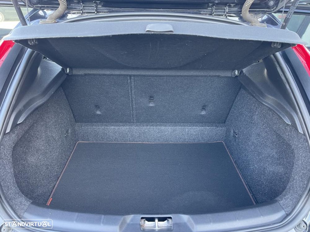 Volvo V40 Cross Country 2.0 D2 Volvo Ocean Race - 16