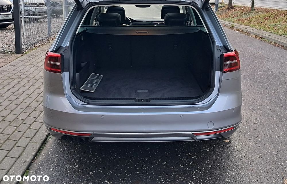 Volkswagen Passat Variant 2.0 TDI SCR DSG Highline - 39