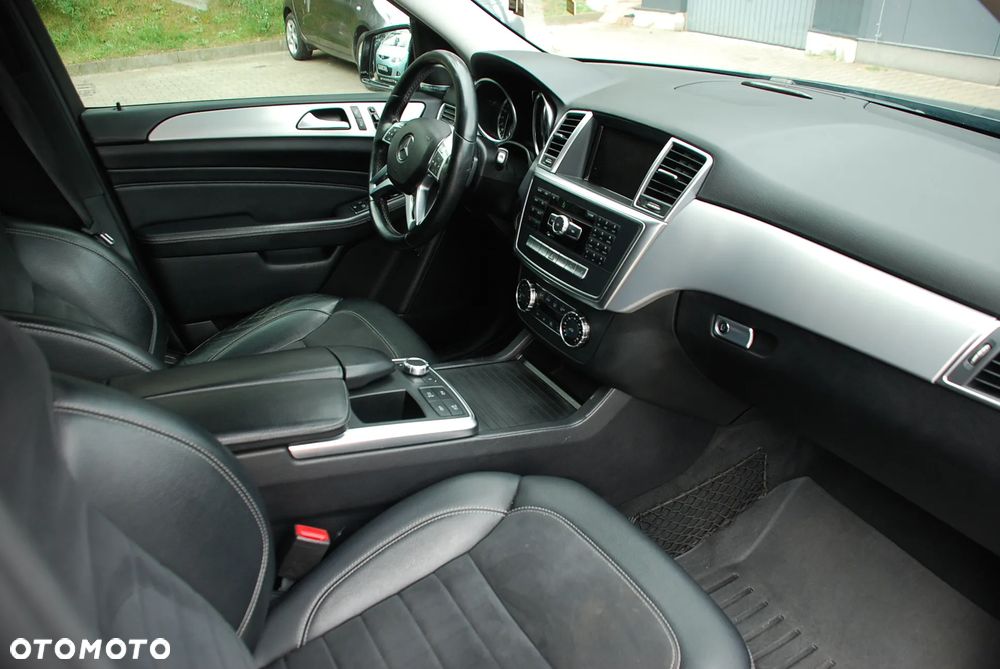 Mercedes-Benz ML 350 BlueTec 4-Matic - 12