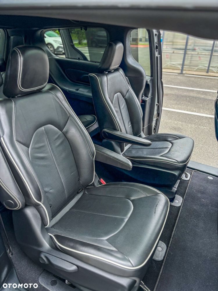 Chrysler Pacifica - 15