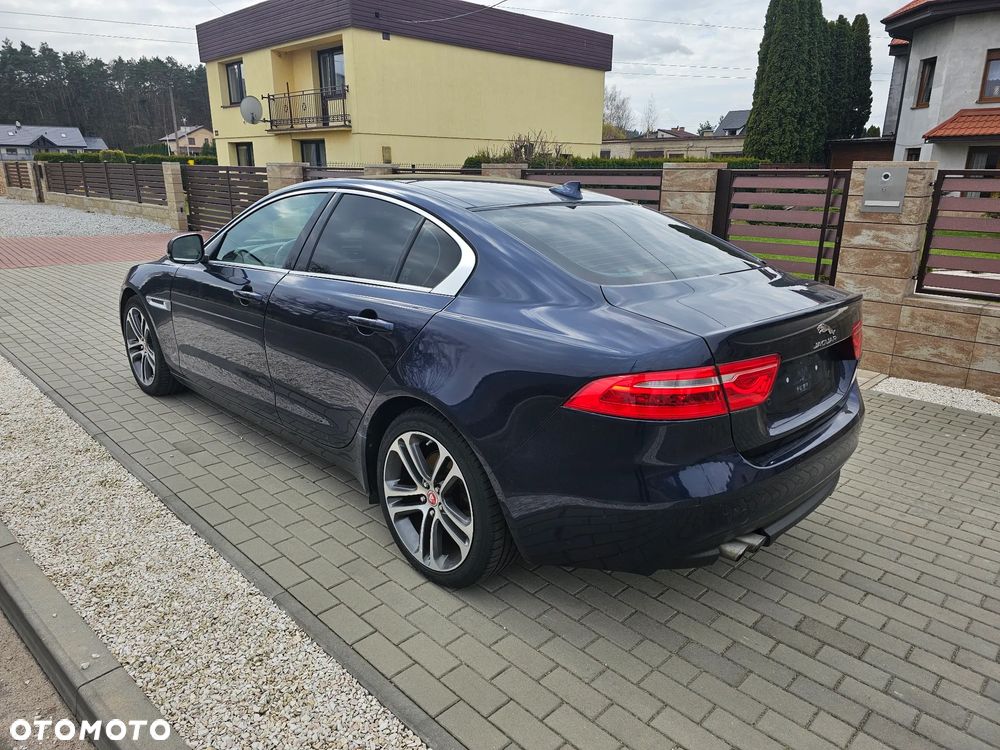 Jaguar XE 20d Prestige - 4