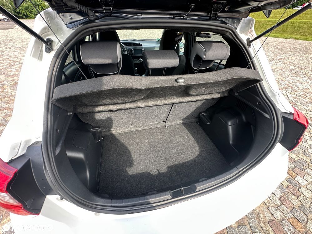 Toyota Yaris - 10
