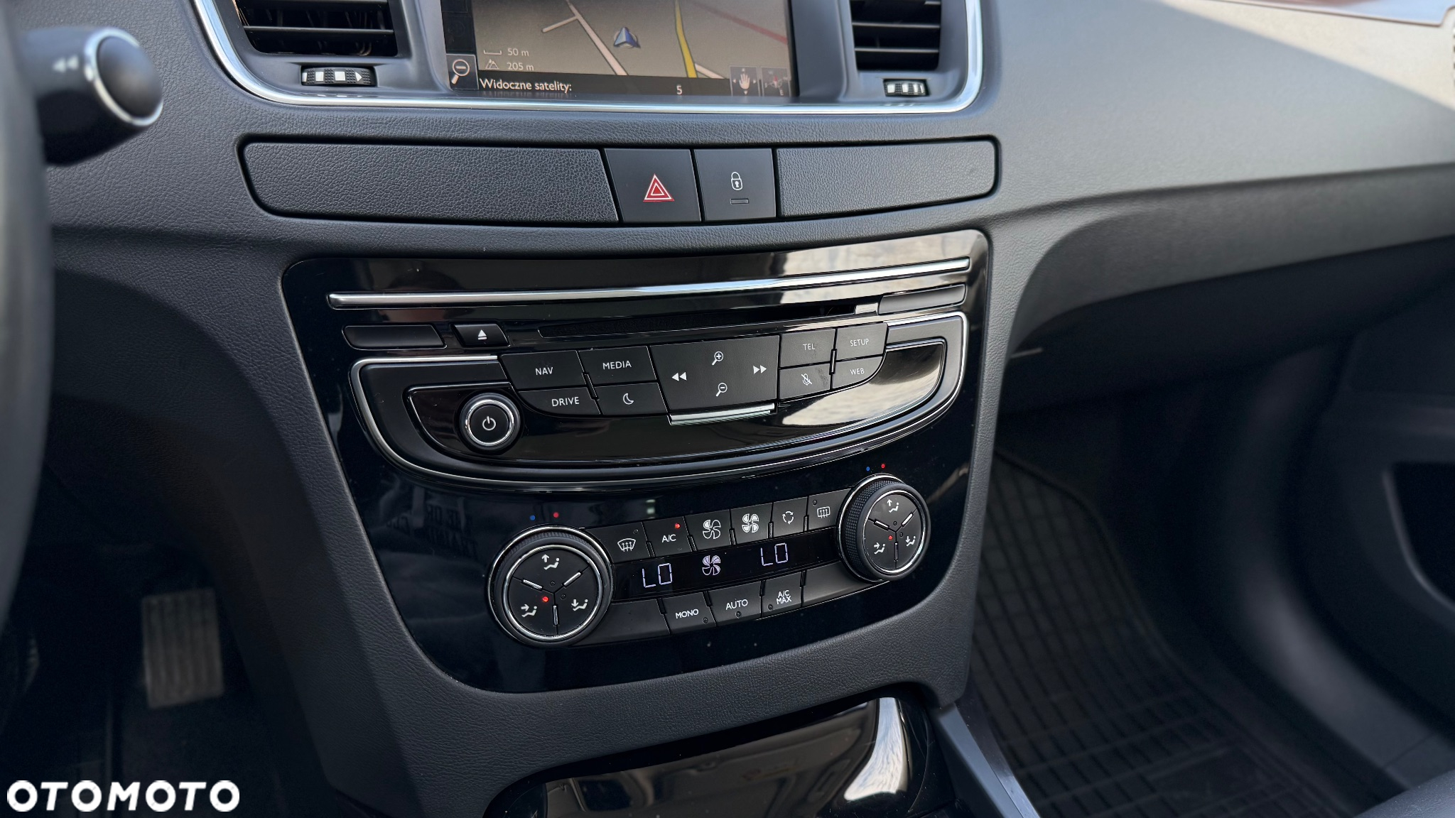 Peugeot 508 RXH Hybrid4 - 17