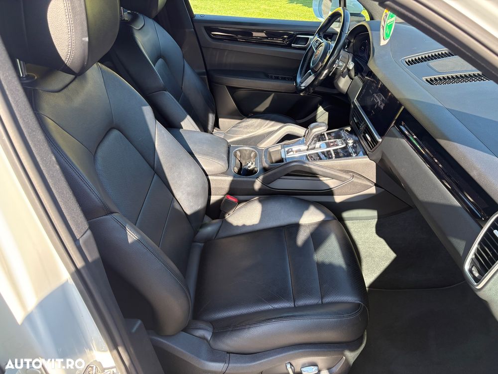 Porsche Cayenne Standard - 24