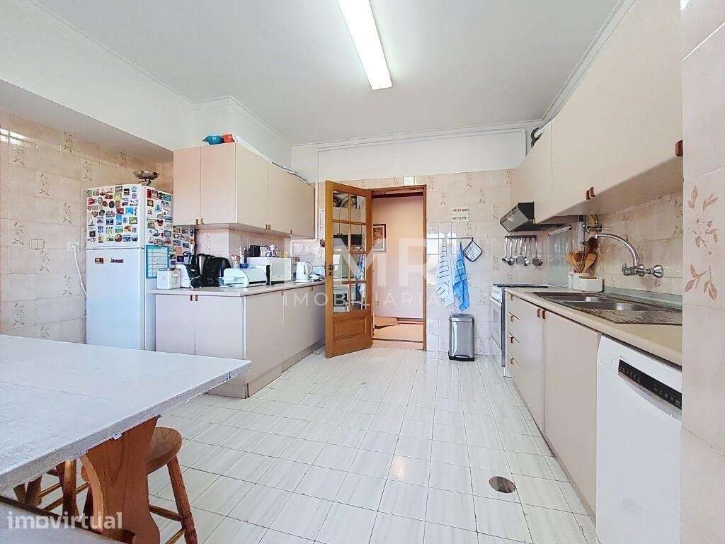 Apartamento T4 com estacionamento no Lumiar - Grande imagem: 4/26