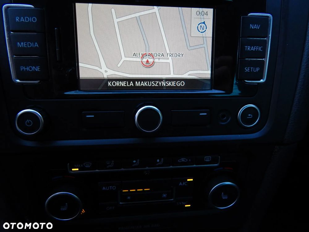 Volkswagen Golf 2.0 TDI DPF BlueMotion Technology MATCH - 19