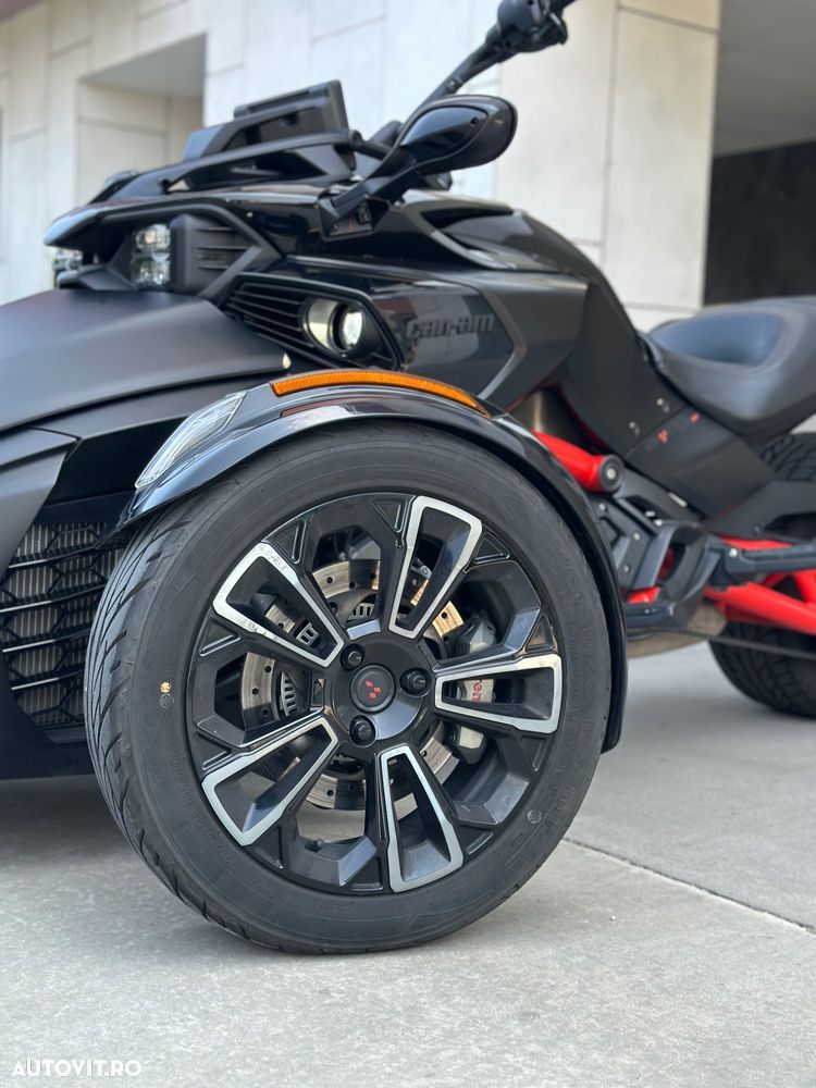 Can-Am Spyder - 10