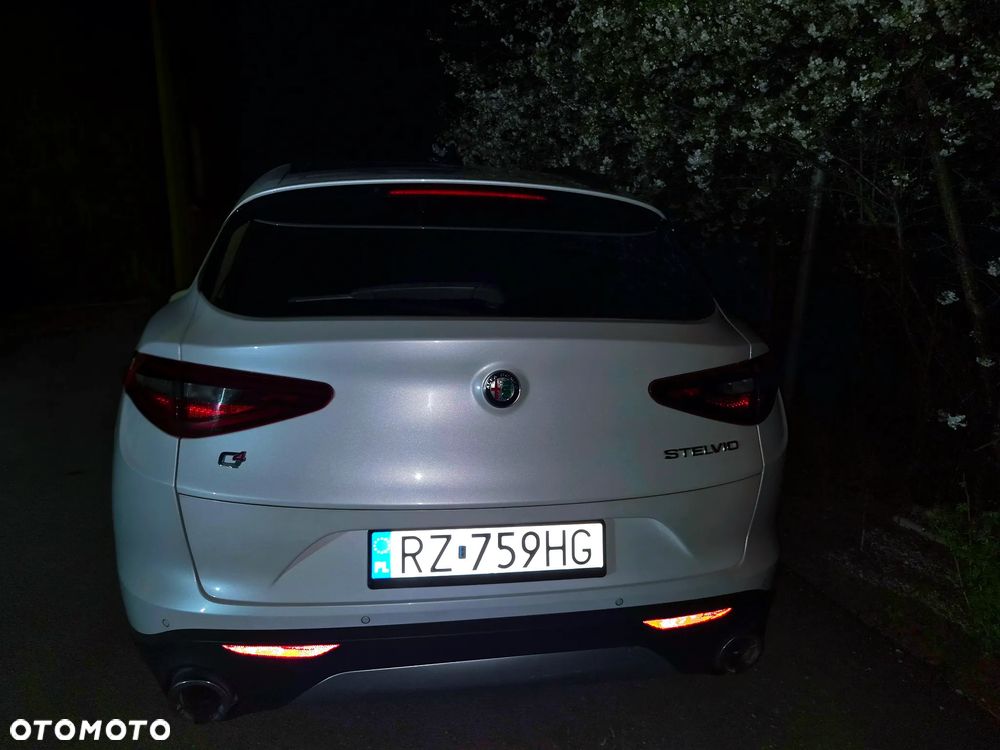 Alfa Romeo Stelvio 2.0 Turbo 16V AT8-Q4 Veloce Ti - 28