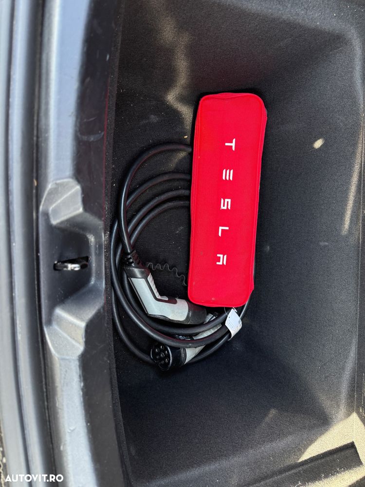Tesla Model 3 - 9