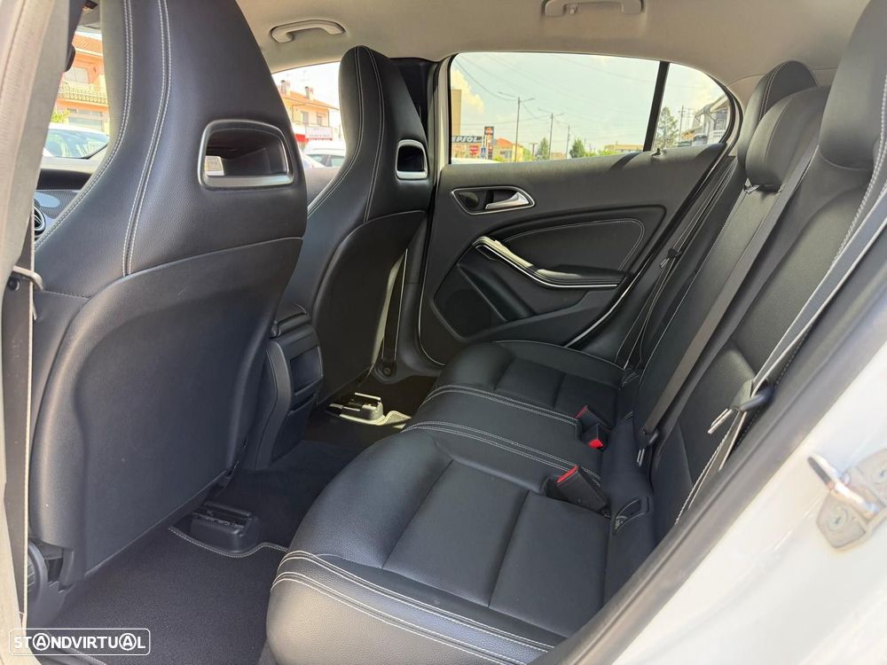 Mercedes-Benz GLA 180 AMG Line - 11