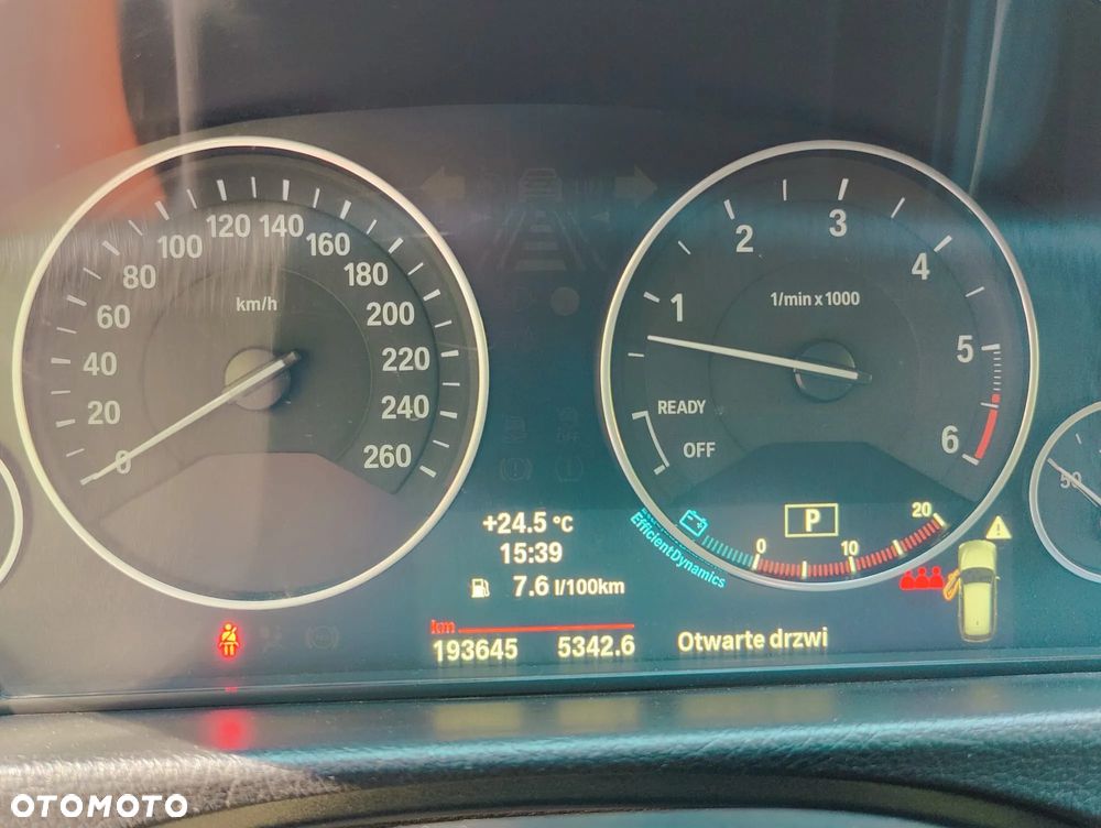 BMW Seria 3 330d xDrive Modern Line - 12