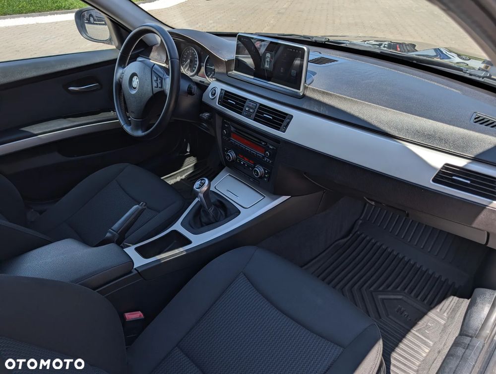 BMW Seria 3 320d Sport Line - 33