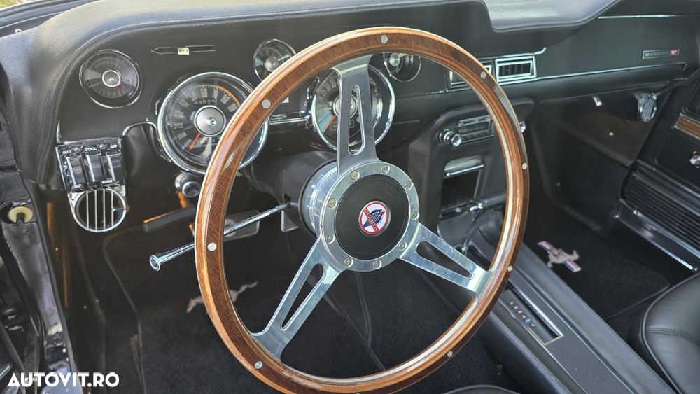 Ford Mustang - 32