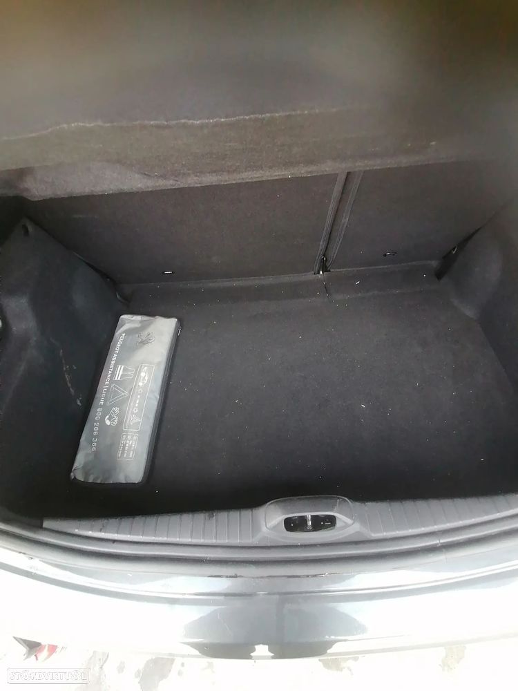 Peugeot 208 1.6 BlueHDi Style - 11